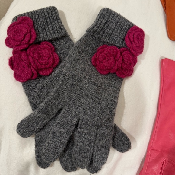 Bundle of 5 gloves and 1 scarf - Picture 4 of 9